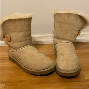 Bailey button II Boot: color sand